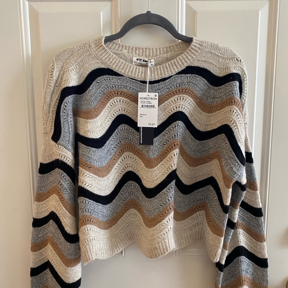 Wave Pattern Sweater - Picture 2 of 8